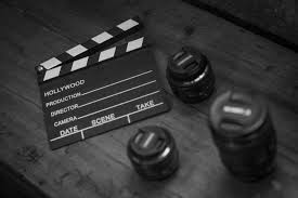 Equipo de cine para la distribución de cortometrajes Equipo de cine para la distribución de cortometrajes